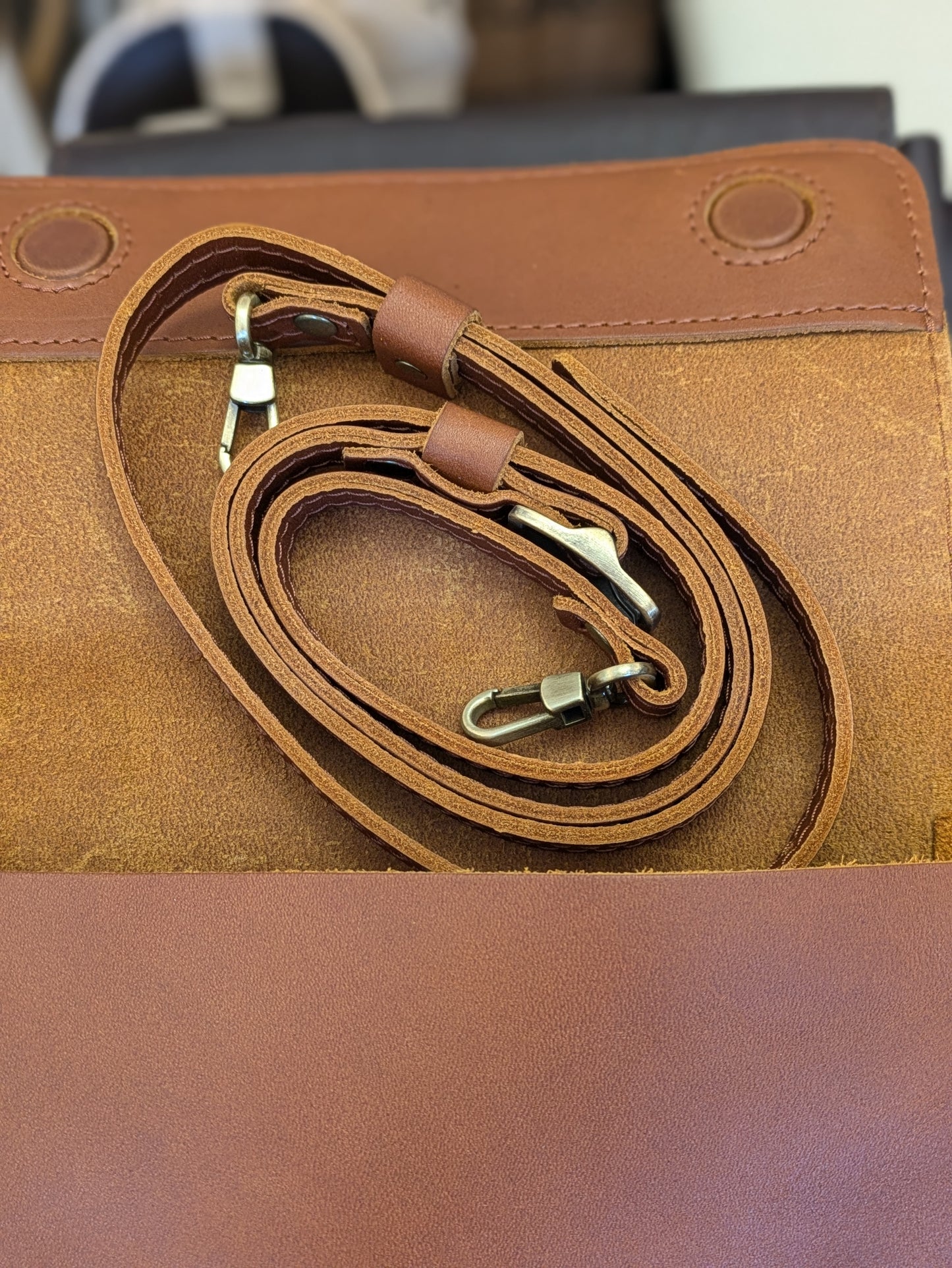 Portland Magnetic Leather Bag