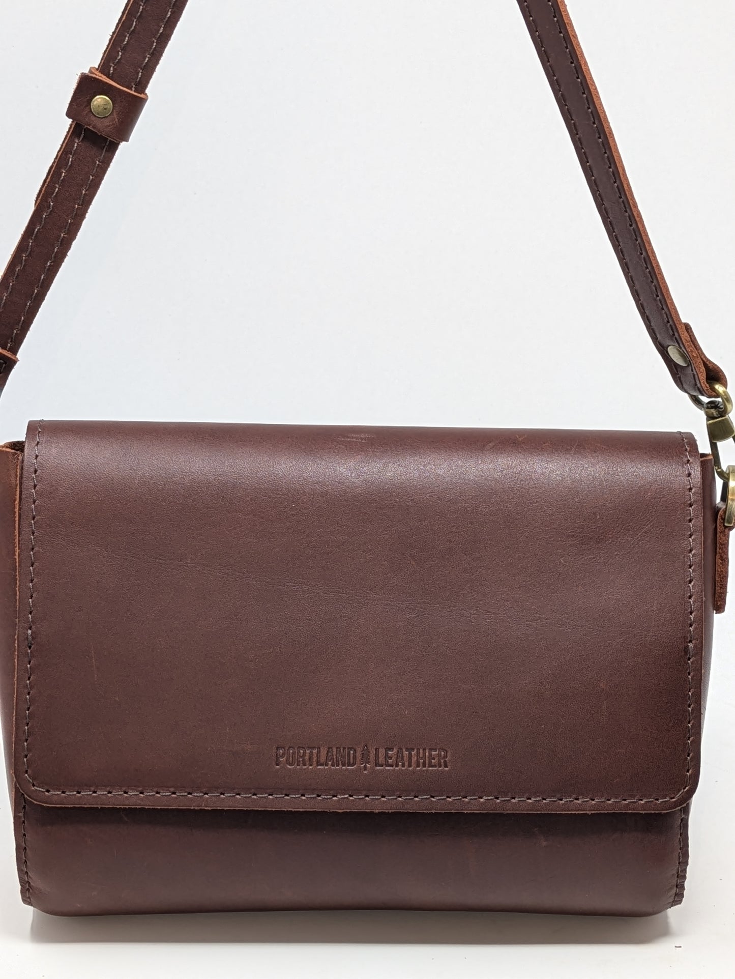 Portland Magnetic Leather Bag